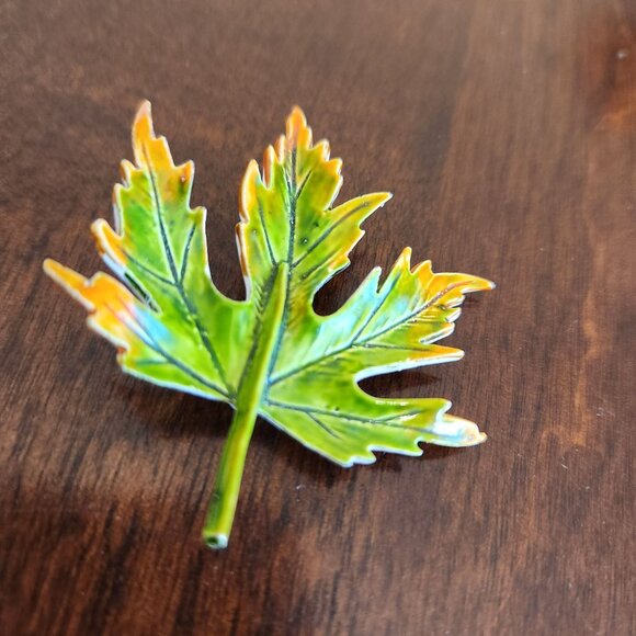 Vintage Maple Leaf Brooch Pin - Picture 4 of 7